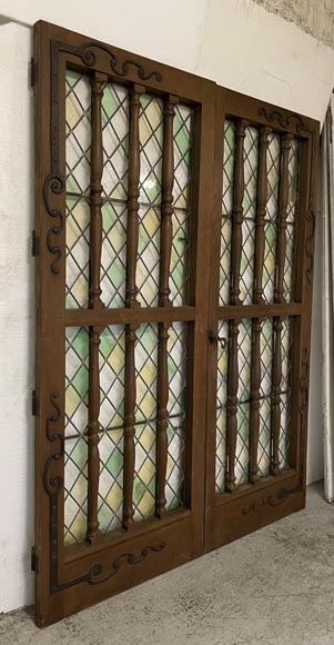 Double porte en chêne à décor de vitrail, XXe siècle Double porte en chêne à décor de vitrail, XXe siècle-1