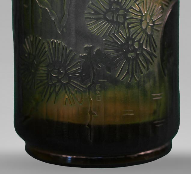 Émile GALLÉ pour L'ESCALIER DE CRISTAL, Petit vase tubulaire japonisant en verre ambré Émile GALLÉ pour L'ESCALIER DE CRISTAL, Petit vase tubulaire japonisant en verre ambré-5