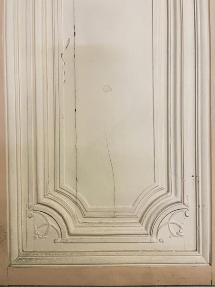 Belle double porte en bois au monogramme Belle double porte en bois au monogramme-3