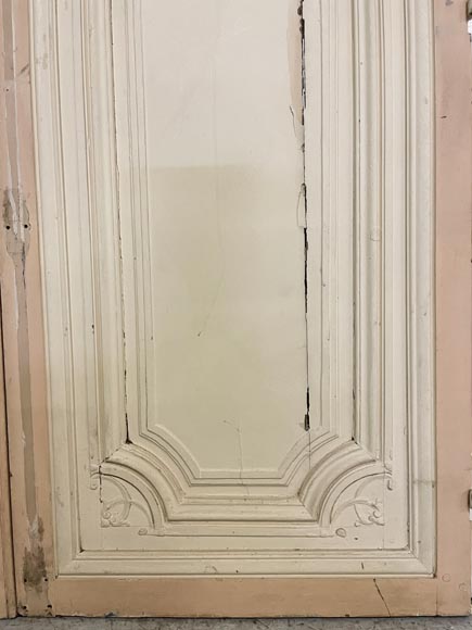 Belle double porte en bois au monogramme Belle double porte en bois au monogramme-6