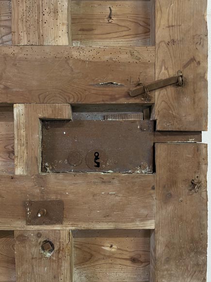 Grande porte ancienne en sapin, XVIIIe siècle Grande porte ancienne en sapin, XVIIIe siècle-9