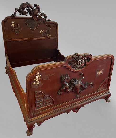 Maison des Bambous, Alfred PERRET et Ernest VIBERT (attribué à)- Lit japonisant aux dragon-tigres Maison des Bambous, Alfred PERRET et Ernest VIBERT (attribué à)- Lit japonisant aux dragon-tigres-0
