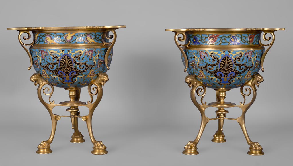 Louis - Constant SEVIN et Ferdinand BARBEDIENNE - Belle paire de vases d'ornement en bronze et émail cloisonné, vers 1862 Louis - Constant SEVIN et Ferdinand BARBEDIENNE - Belle paire de vases d'ornement en bronze et émail cloisonné, vers 1862-0