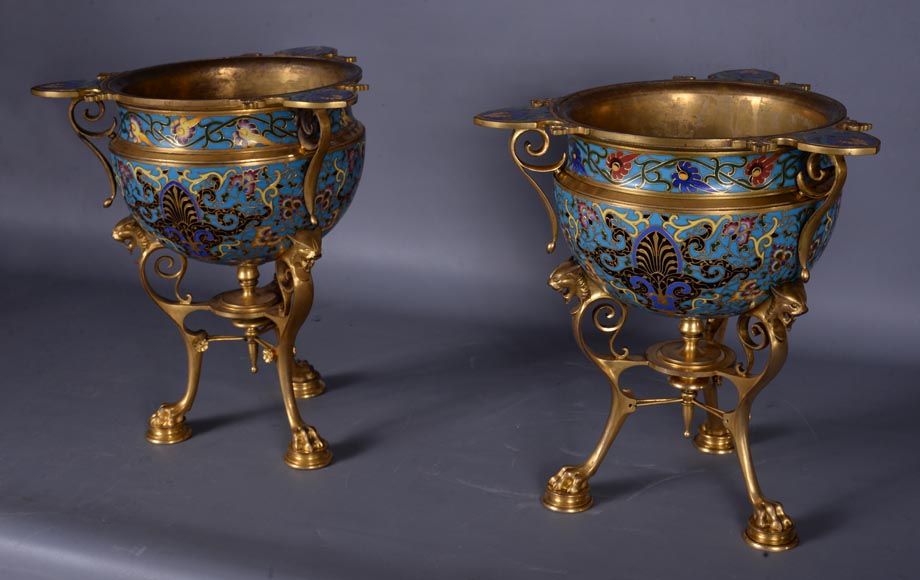 Louis - Constant SEVIN et Ferdinand BARBEDIENNE - Belle paire de vases d'ornement en bronze et émail cloisonné, vers 1862 Louis - Constant SEVIN et Ferdinand BARBEDIENNE - Belle paire de vases d'ornement en bronze et émail cloisonné, vers 1862-2