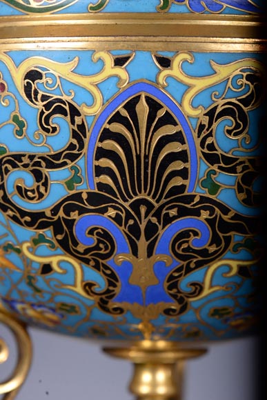 Louis - Constant SEVIN et Ferdinand BARBEDIENNE - Belle paire de vases d'ornement en bronze et émail cloisonné, vers 1862 Louis - Constant SEVIN et Ferdinand BARBEDIENNE - Belle paire de vases d'ornement en bronze et émail cloisonné, vers 1862-11