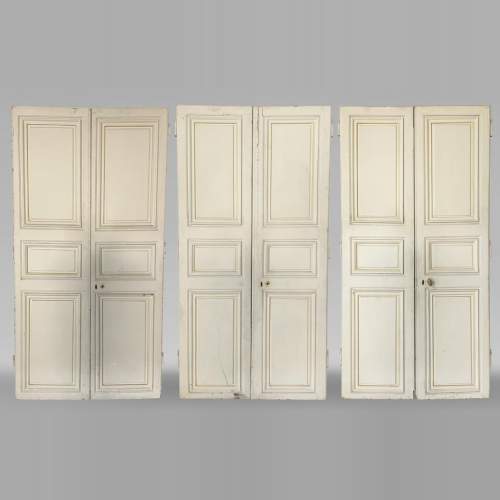Lot de trois double portes en bois peint