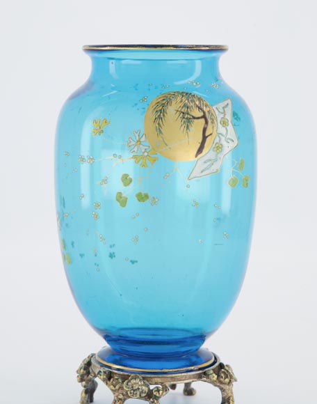 CRISTALLERIE DE BACCARAT et Eugène ROUSSEAU (modèle de), Paire de vases « Clair de Lune » en cristal bleu et monture en bronze doré, vers 1875-1890 CRISTALLERIE DE BACCARAT et Eugène ROUSSEAU (modèle de), Paire de vases « Clair de Lune » en cristal bleu et monture en bronze doré, vers 1875-1890-2