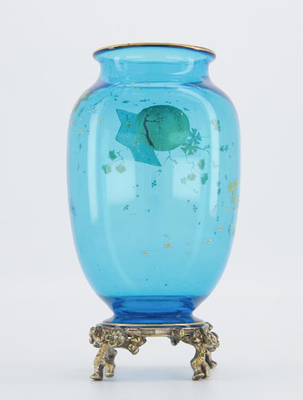 CRISTALLERIE DE BACCARAT et Eugène ROUSSEAU (modèle de), Paire de vases « Clair de Lune » en cristal bleu et monture en bronze doré, vers 1875-1890 CRISTALLERIE DE BACCARAT et Eugène ROUSSEAU (modèle de), Paire de vases « Clair de Lune » en cristal bleu et monture en bronze doré, vers 1875-1890-9