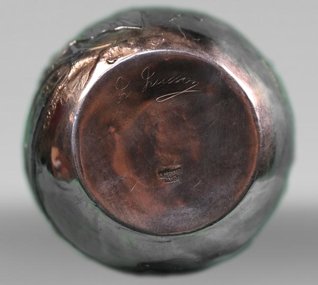 Henri HUSSON, Adrien HÉBRARD, Remarquable vase en argent massif à décor de sauterelle et feuilles de vignes, vers 1908 Henri HUSSON, Adrien HÉBRARD, Remarquable vase en argent massif à décor de sauterelle et feuilles de vignes, vers 1908-4