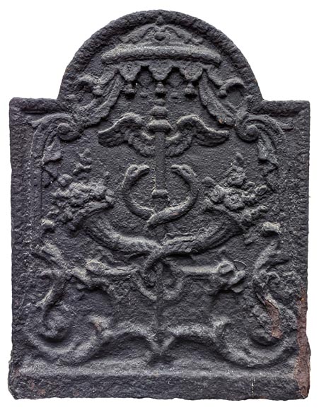 Plaque de cheminée au caducée de Mercure et cornes d'abondance Plaque de cheminée au caducée de Mercure et cornes d'abondance-0