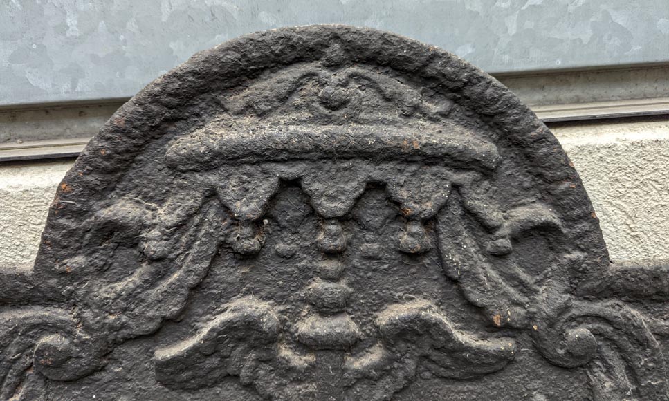 Plaque de cheminée au caducée de Mercure et cornes d'abondance Plaque de cheminée au caducée de Mercure et cornes d'abondance-1