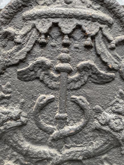 Plaque de cheminée au caducée de Mercure et cornes d'abondance Plaque de cheminée au caducée de Mercure et cornes d'abondance-2