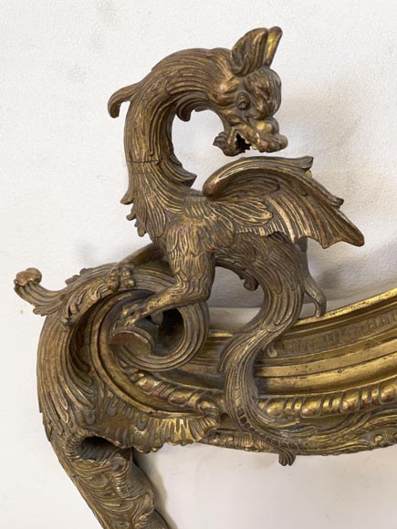 Lit en bois doré et sculpté au très riche décor Rocaille et aux dragons provenant de l'appartement de Marlène Dietrich Lit en bois doré et sculpté au très riche décor Rocaille et aux dragons provenant de l'appartement de Marlène Dietrich-6