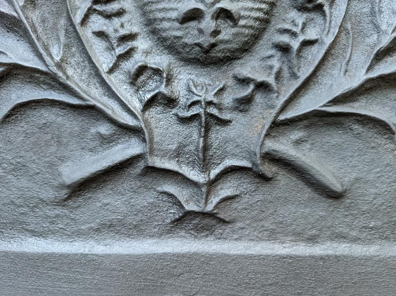 Plaque de cheminée de style Louis XV aux armes de France Plaque de cheminée de style Louis XV aux armes de France-4