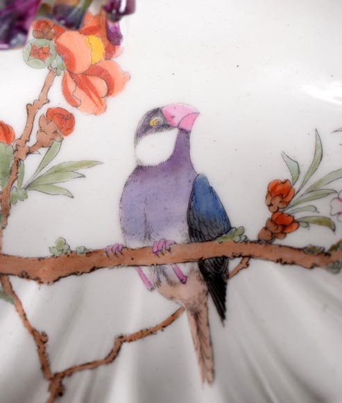 ESCALIER DE CRISTAL, Serviteur en porcelaine orné d'une écrevisse, vers 1880 ESCALIER DE CRISTAL, Serviteur en porcelaine orné d'une écrevisse, vers 1880-8