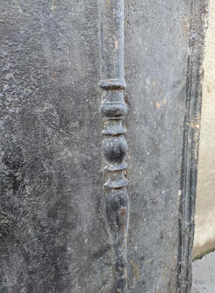 Plaque de cheminée aux colonnes d'Hercule, XVIIIe siècle Plaque de cheminée aux colonnes d'Hercule, XVIIIe siècle-2