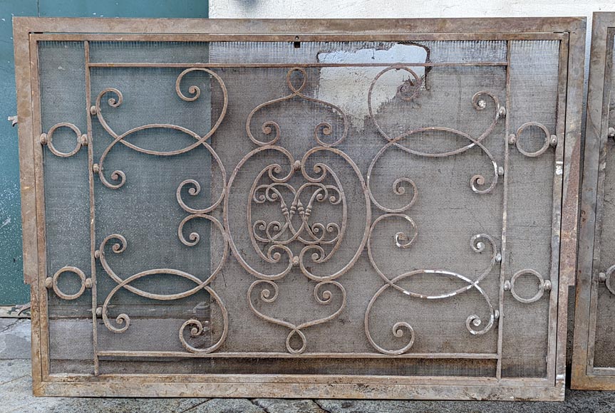 Paire de cache-radiateurs en fer forgé aux L entrelacés Paire de cache-radiateurs en fer forgé aux L entrelacés-1