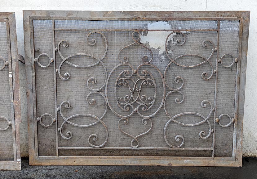 Paire de cache-radiateurs en fer forgé aux L entrelacés Paire de cache-radiateurs en fer forgé aux L entrelacés-2