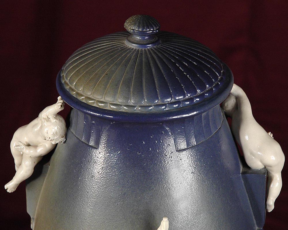 Louis-Robert CARRIER-BELLEUSE (1848 - 1913) et FAÏENCERIE DE CHOISY LE ROI (1863 - 1938) : "Hercule et Omphale" (1898) Louis-Robert CARRIER-BELLEUSE (1848 - 1913) et FAÏENCERIE DE CHOISY LE ROI (1863 - 1938) : "Hercule et Omphale" (1898)-5