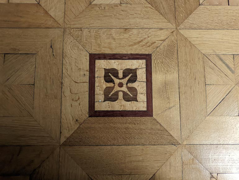 Parquet en marqueterie de bois à décor de losanges et fleurs stylisées, fin du XIXe siècle  Parquet en marqueterie de bois à décor de losanges et fleurs stylisées, fin du XIXe siècle -9