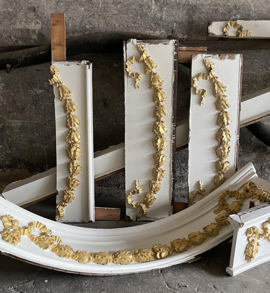 Série de pilastres ioniques en bois sculpté peint Série de pilastres ioniques en bois sculpté peint-12