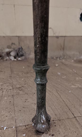 Lavabo en faïence blanche sur piétement en chrome aux pattes de lion Lavabo en faïence blanche sur piétement en chrome aux pattes de lion-8