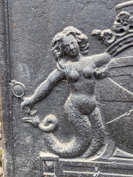 Plaque de cheminée aux armes d'un représentant de la maison de Rogres Champignelle, XVIIIe siècle Plaque de cheminée aux armes d'un représentant de la maison de Rogres Champignelle, XVIIIe siècle-4