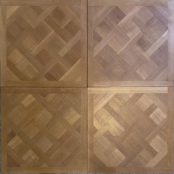 Lot d'environ 40 mètres carrés de parquet Versailles en chêne moderne Lot d'environ 40 mètres carrés de parquet Versailles en chêne moderne-1