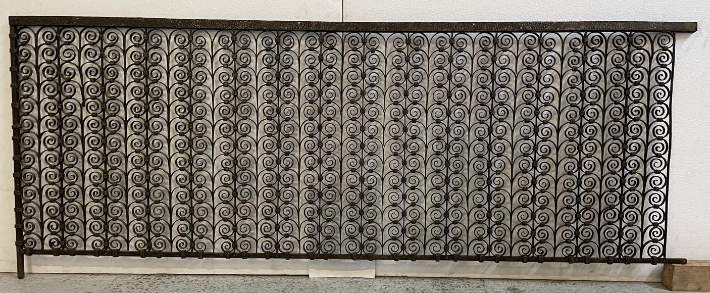 Paire de grilles de radiateurs en fer forgé de style gothique Paire de grilles de radiateurs en fer forgé de style gothique-2