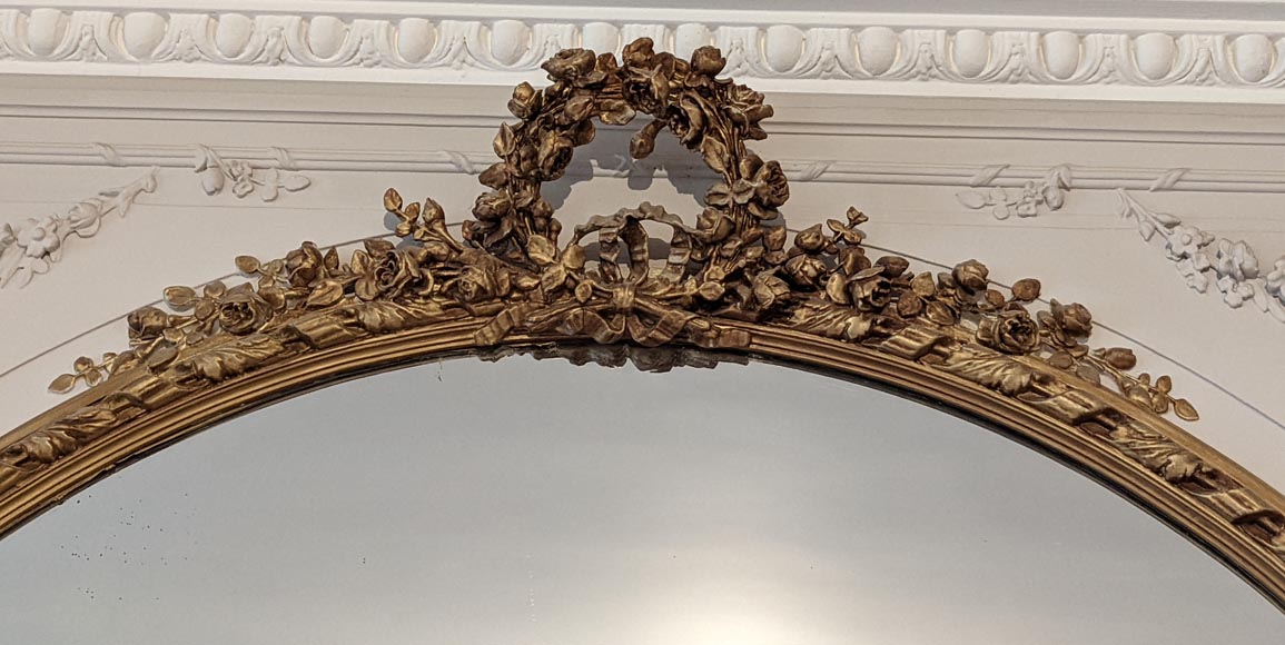 Trumeau de style Louis XVI peinture blanche et dorée aux couronnes de fleurs Trumeau de style Louis XVI peinture blanche et dorée aux couronnes de fleurs-1