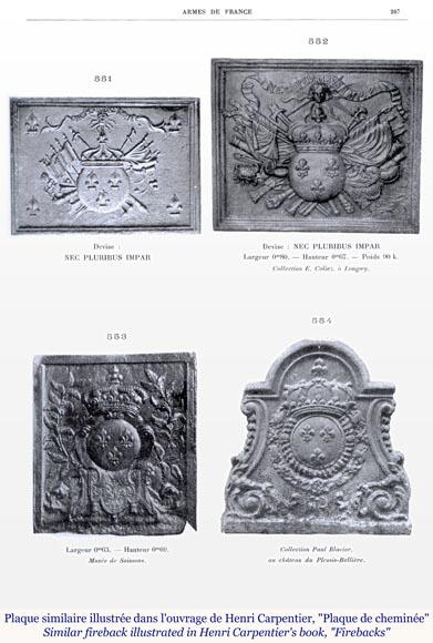 Exceptionnelle plaque de cheminée aux armes de France et mascarons et devise de Louis XIV Exceptionnelle plaque de cheminée aux armes de France et mascarons et devise de Louis XIV-1