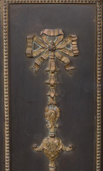 Intérieur de cheminée aux médaillons dans l'esprit de la porcelaine de Wedgwood Intérieur de cheminée aux médaillons dans l'esprit de la porcelaine de Wedgwood-5