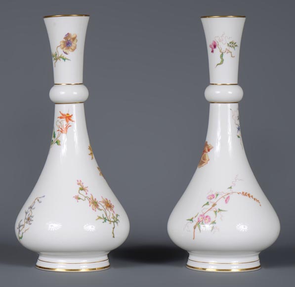 Manufacture de Sèvres - Paire de vases modèle Delhi au décor floral polychrome, 1875 Manufacture de Sèvres - Paire de vases modèle Delhi au décor floral polychrome, 1875-2