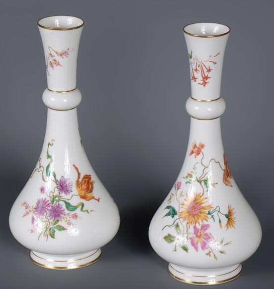 Manufacture de Sèvres - Paire de vases modèle Delhi au décor floral polychrome, 1875 Manufacture de Sèvres - Paire de vases modèle Delhi au décor floral polychrome, 1875-3