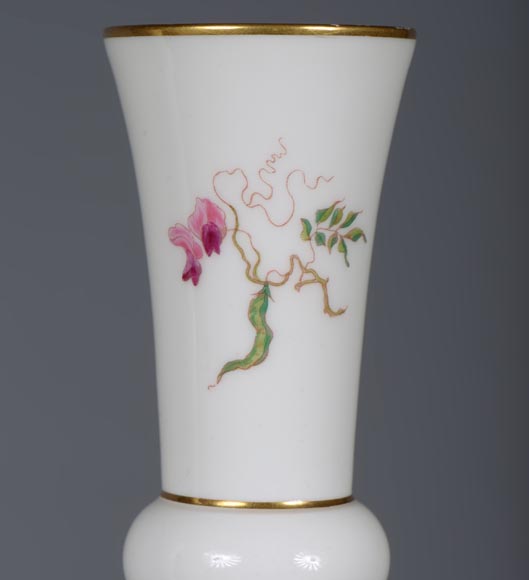 Manufacture de Sèvres - Paire de vases modèle Delhi au décor floral polychrome, 1875 Manufacture de Sèvres - Paire de vases modèle Delhi au décor floral polychrome, 1875-6