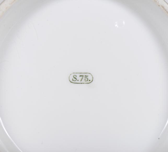 Manufacture de Sèvres - Paire de vases modèle Delhi au décor floral polychrome, 1875 Manufacture de Sèvres - Paire de vases modèle Delhi au décor floral polychrome, 1875-12