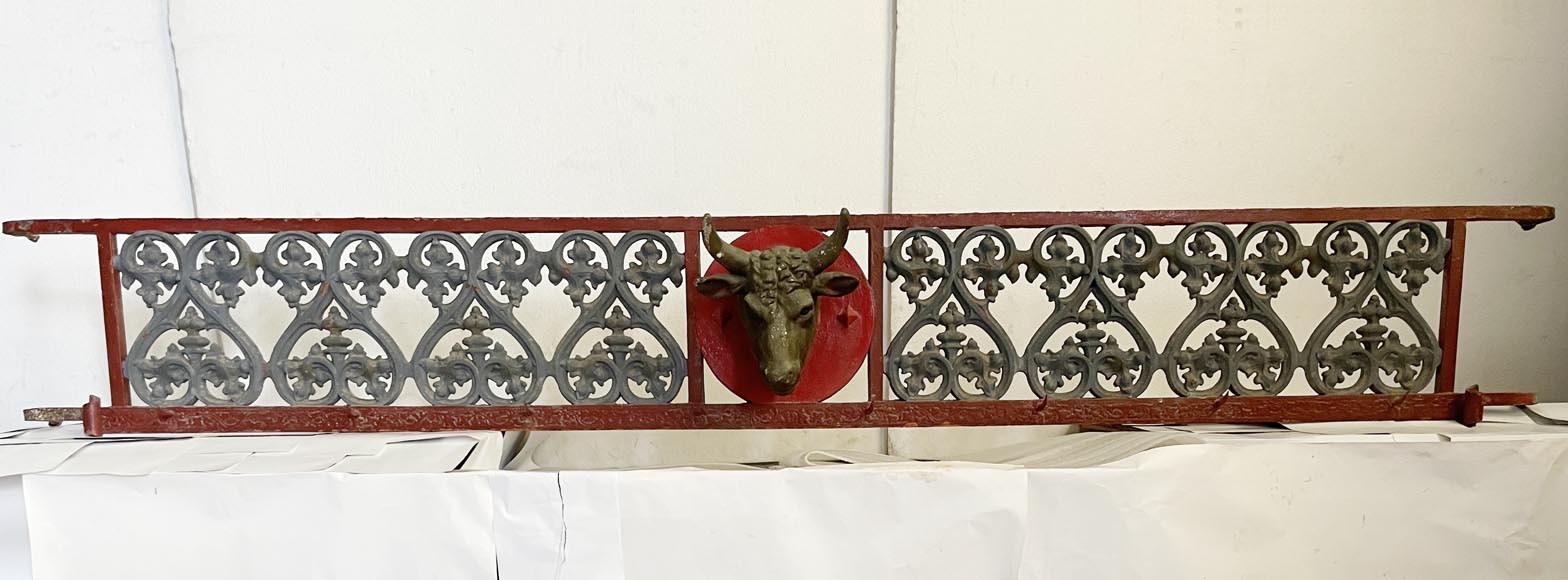 Façade de boucherie XIXe siècle en fonte et fer Façade de boucherie XIXe siècle en fonte et fer-1