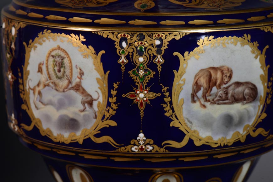 Paire de girandoles en bronze et porcelaine de Sèvres Paire de girandoles en bronze et porcelaine de Sèvres-10