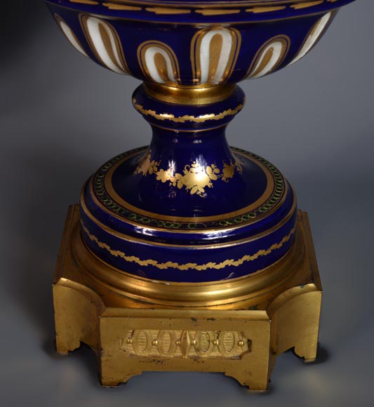 Paire de girandoles en bronze et porcelaine de Sèvres Paire de girandoles en bronze et porcelaine de Sèvres-14