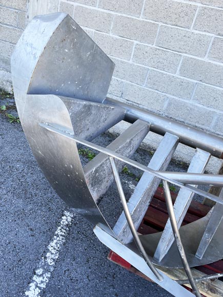 Escalier moderne à colimaçon en métal Escalier moderne à colimaçon en métal-4