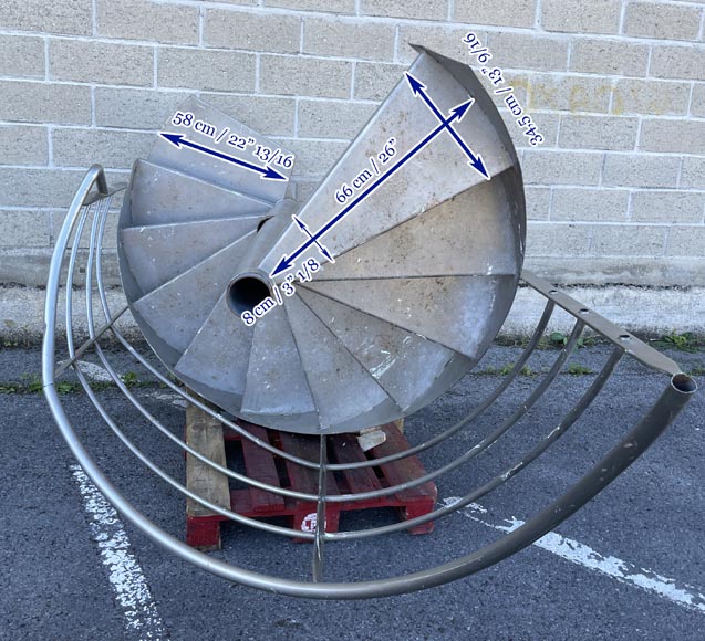 Escalier moderne à colimaçon en métal Escalier moderne à colimaçon en métal-5