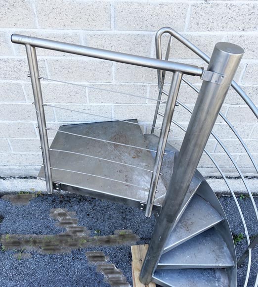 Escalier moderne à colimaçon en métal Escalier moderne à colimaçon en métal-7