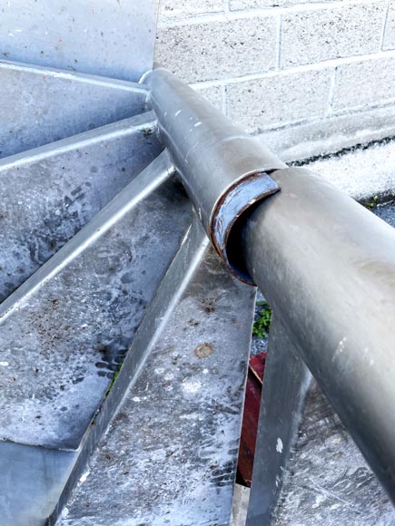 Escalier moderne à colimaçon en métal Escalier moderne à colimaçon en métal-10