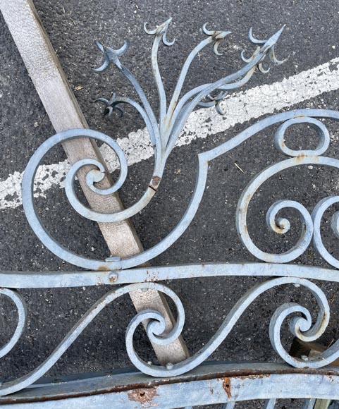 Portail à deux battants en fer forgé avec des piques Portail à deux battants en fer forgé avec des piques-3