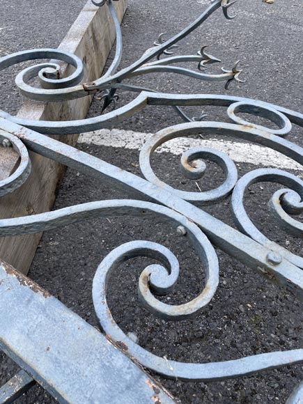 Portail à deux battants en fer forgé avec des piques Portail à deux battants en fer forgé avec des piques-4