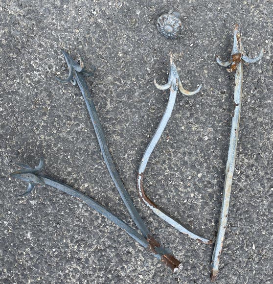 Portail à deux battants en fer forgé avec des piques Portail à deux battants en fer forgé avec des piques-5