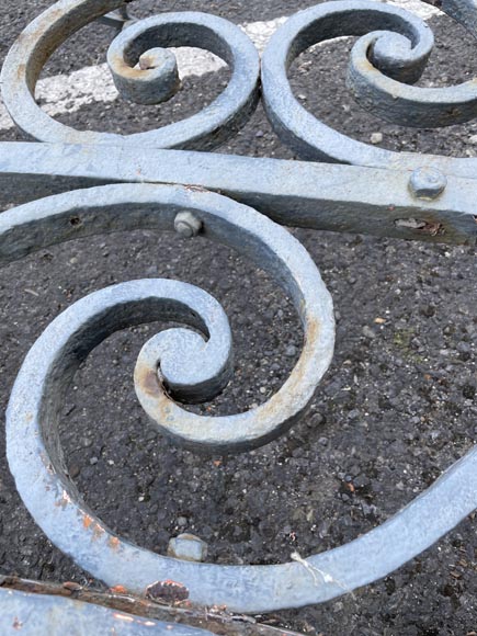 Portail à deux battants en fer forgé avec des piques Portail à deux battants en fer forgé avec des piques-6