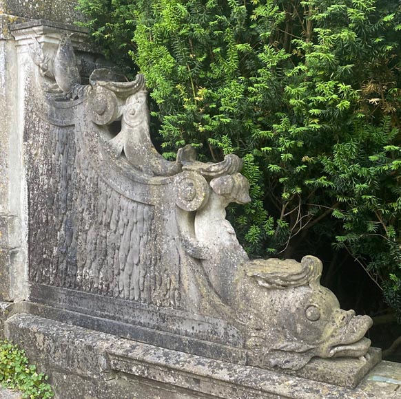 Margelle de fontaine en marbre sculpté au bestiaire aquatique, époque XIXe siècle Margelle de fontaine en marbre sculpté au bestiaire aquatique, époque XIXe siècle-0