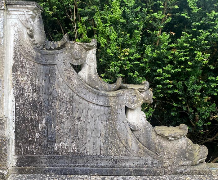 Margelle de fontaine en marbre sculpté au bestiaire aquatique, époque XIXe siècle Margelle de fontaine en marbre sculpté au bestiaire aquatique, époque XIXe siècle-1