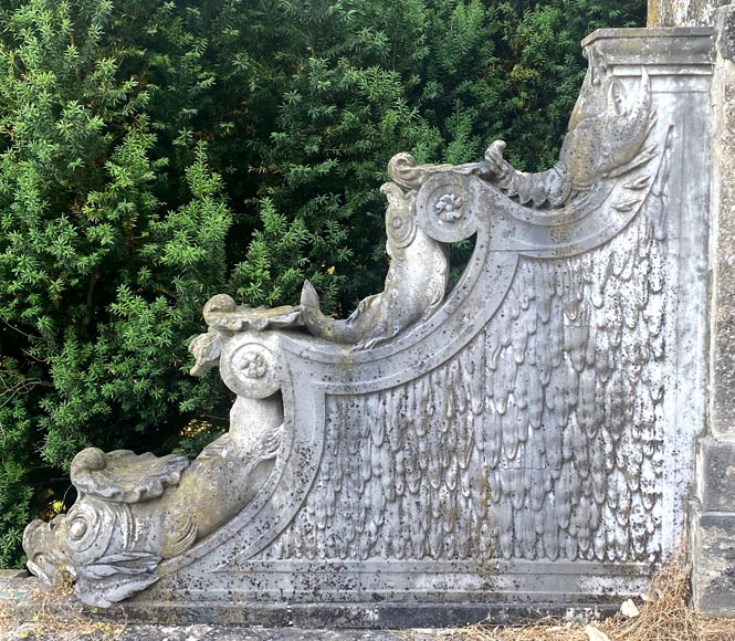 Margelle de fontaine en marbre sculpté au bestiaire aquatique, époque XIXe siècle Margelle de fontaine en marbre sculpté au bestiaire aquatique, époque XIXe siècle-2